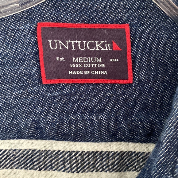 UNTUCKIT denim blue chambray printed stripe lining button-up shirt M - Picture 2 of 6